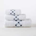 ⁦AVANTI | طقم مناشف قطن 100% مطرز 3 قطع⁩ - الصورة ⁦2⁩