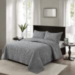 غطاء سرير بحشوة مضغوطة Paisley Grey نفرين 3 قطع (1)