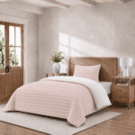 ⁦Stripe Comforter | طقم لحاف شتوي فرو مفرد قطعتين⁩ - الصورة ⁦3⁩