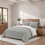 ⁦Stripe Comforter | طقم لحاف شتوي فرو مزدوج 3 قطع⁩ - الصورة ⁦2⁩